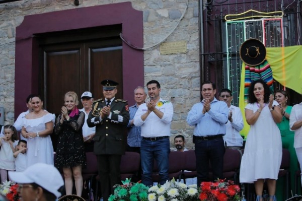 Con desfile cívico – militar, Huejutla conmemora lucha libertaria en México