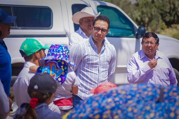 Atiende Jorge Alberto Reyes reconstrucción del acceso al Huixmi
