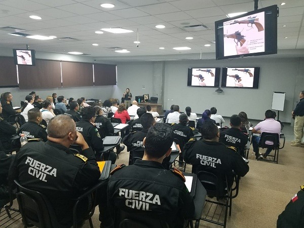 Peritas y peritos de la PGJEH, se prepararon en identificación de armas de fuego y explosivos, con sede en Nuevo León