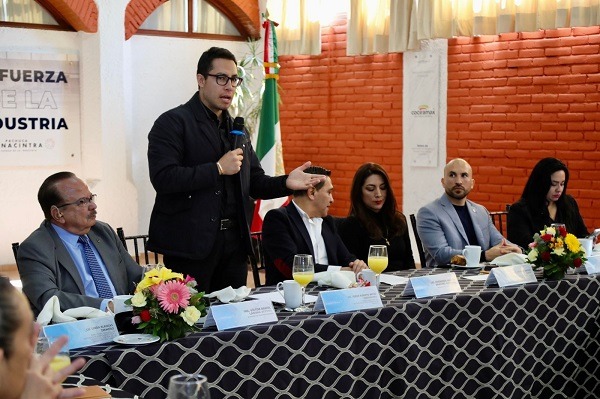 Participa Jorge Reyes en sesión de CANACINTRA