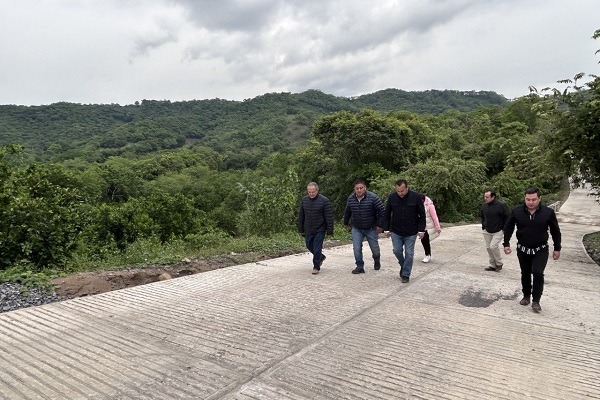 Secretarías de Infraestructura y Contraloría supervisan obra en Jaltocán