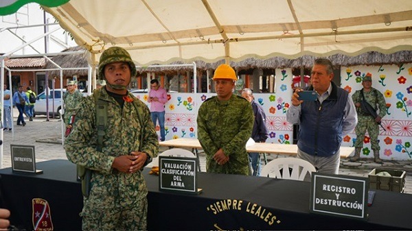 Ejército y ayuntamiento de Huejutla inician campaña “Por Tu Familia Canjea Tu Arma”