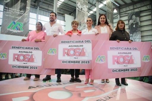 Felix Soto entrega «Aguinaldo Rosa» para empoderar a mujeres en vulnerabilidad económica