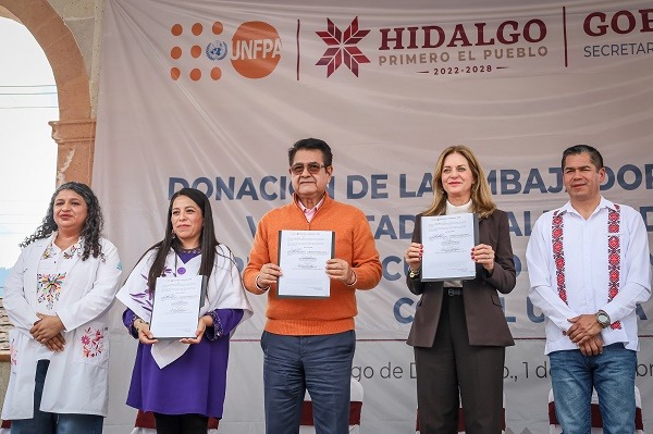 Región Otomí-Tepehua recibe donación de equipo para la atención de mujeres embarazadas