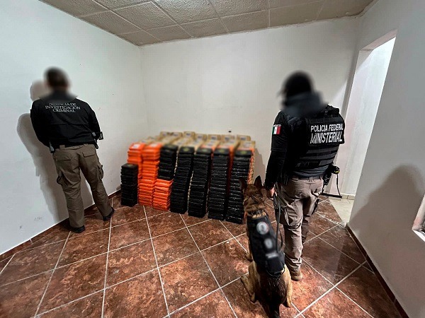 FGR ejecuta cateo y asegura cerca de tonelada y media de presunta cocaína en Tula