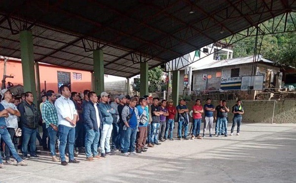 Pobladores retienen al presidente municipal de Yahualica y dos funcionarios más