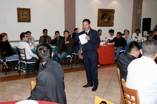 Benjamín Rico impulsa conversatorio con jóvenes de Pachuca