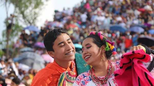 El folclor de Oaxaca y su Guelaguetza llega a Huejutla