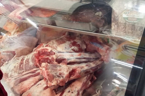 Recomiendan a la población evitar productos cárnicos en mal estado