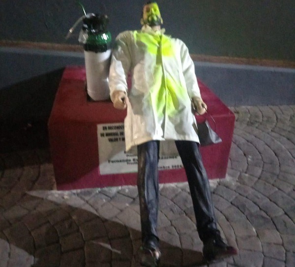 Vandalizan monumento al médico de Pachuquilla