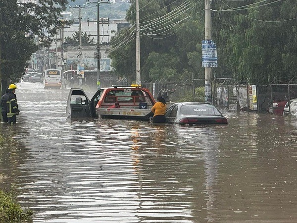 Lluvia deja afectaciones en al menos 12 colonias de Mineral de la Reforma, casas inundadas, bardas caídas y carros bajo el agua