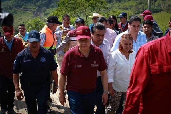Julio Menchaca supervisa atención integral en la Otomí-Tepehua