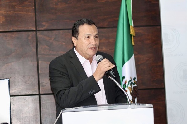 Alrededor de 500 millones se pagaron en sueldos dobles y hasta triples a maestros que también eran asambleístas en municipios de Hidalgo