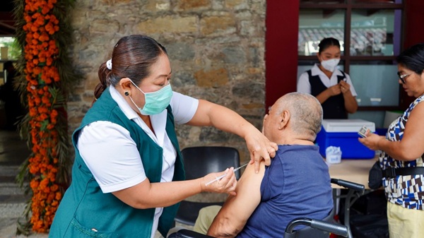 DIF Huejutla realiza con éxito campaña de vacunación gratuita