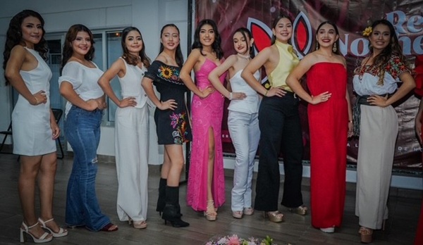Presentan a las participantes del certamen Reina de Nochebuena Huejutla 2025