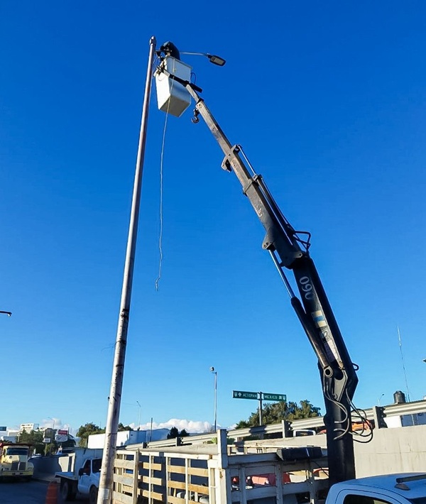 Mejora Pachuca el alumbrado público en el bulevar Santa Catarina