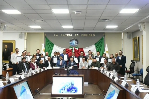 Enlaces legislativos municipales toman protesta en el Congreso de Hidalgo