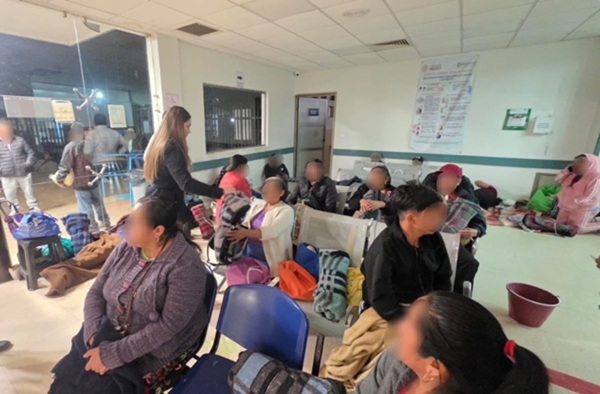 Kristel Rodríguez y DIF Huejutla llevan abrigo a hospitales