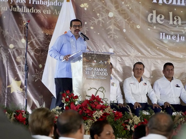 Reconocen al magisterio jubilado en activo en la Huasteca Hidalguense