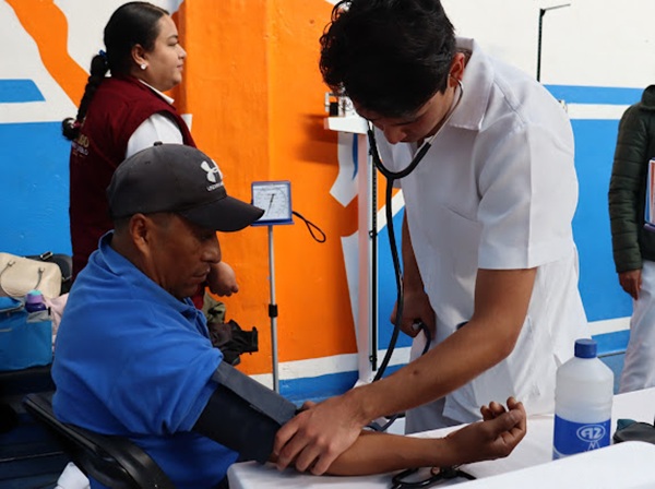 Brigadas por la salud acercan atención médica gratuita e integral a familias de Nicolás Flores