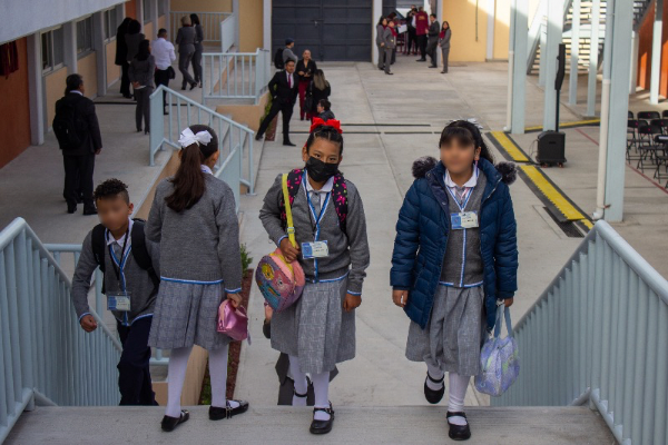 Regresan a clases más de 569 mil estudiantes de educación básica