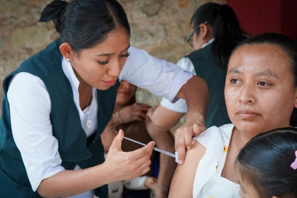 En diciembre, DIF Huejutla, gobierno municipal e IMSS-Bienestar aplicaron más de mil dósis de vacunación