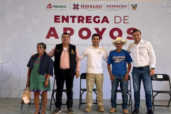 Despacho del Gobernador entrega tinacos a familias hidalguenses