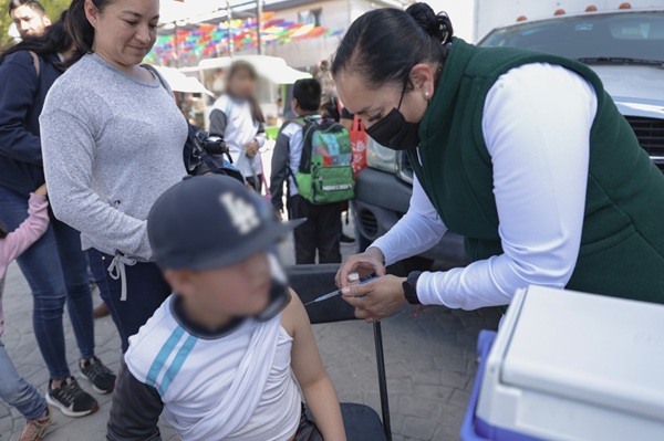 IMSS Bienestar Hidalgo refuerza vacunación y cercos epidemiológicos contra el sarampión