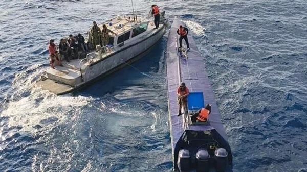 Marina intercepta semisumergible con 4 toneladas de cocaína en Colima; detienen a 3