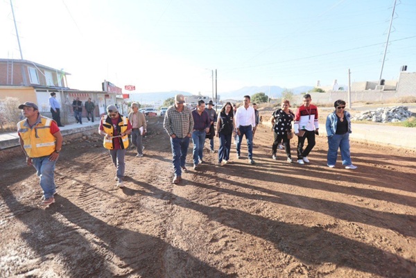 Eduardo Medécigo supervisa avance de en fraccionamiento Carboneras