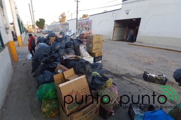 Colapso en relleno sanitario de Tula deja a 14 municipios sin servicio; basura se acumula en calles