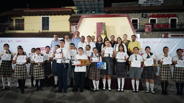 Concurso de oratoria fortalece el orgullo y la identidad huejutlense