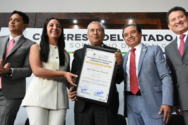Congreso de Hidalgo reconoce trayectoria del músico Adelfo Hernández con “La Mina del Tiempo”