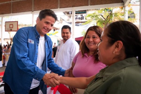 Cuauhtémoc Ochoa se reúne con docentes de la Otomí Tepehua
