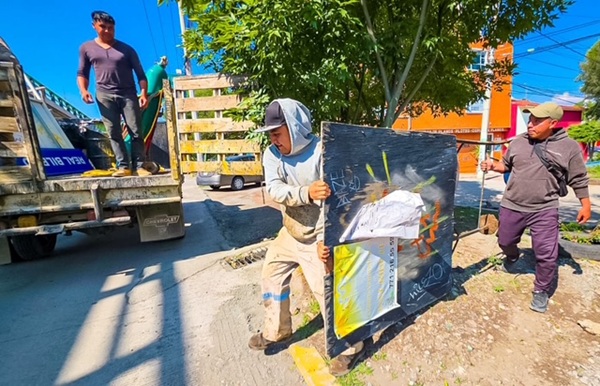 Pachuca intensifica retiro de estructuras irregulares para mejorar su imagen urbana