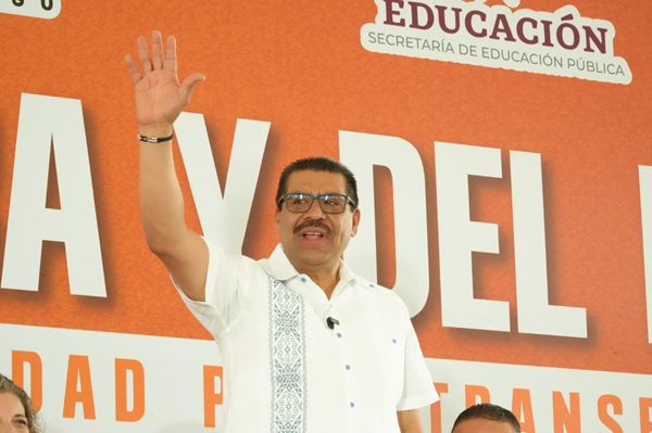 Said Vargas encabeza cierre de festejos del magisterio en Hidalgo