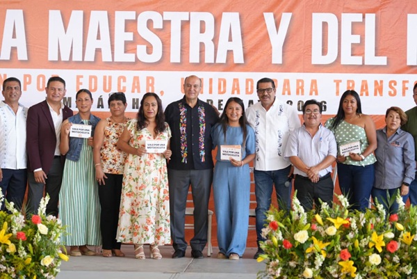 SNTE Hidalgo reconoce labor docente en celebración regional en Zimapán