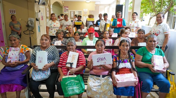 DIF Huejutla realiza segunda entrega de calzado gratuito para adultos mayores en vulnerabilidad