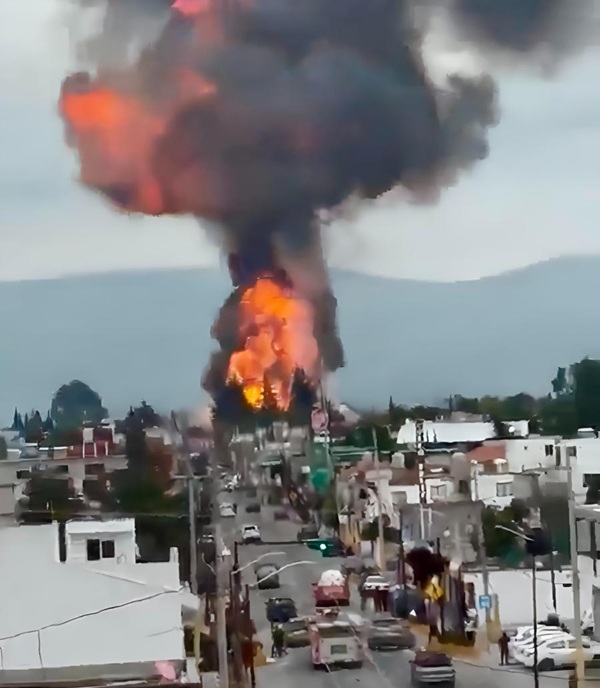 Explosión de autotanques de gas LP en Tepeaca, Puebla, provoca evacuación masiva