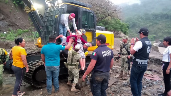 Refuerza gobierno de Hidalgo apoyo a familias de Tianguistengo ante estas lluvias