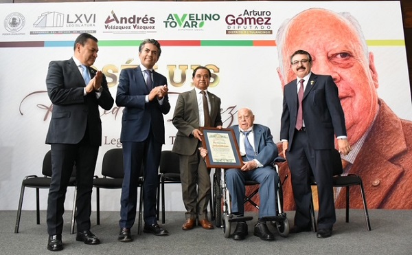 Congreso de Hidalgo reconoce la trayectoria del empresario José Luis Robledo López