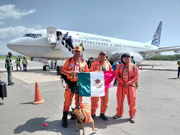 Héroe hidalguense en Venezuela: Miguel Jiménez, el veterinario que rescata vidas con los Topos