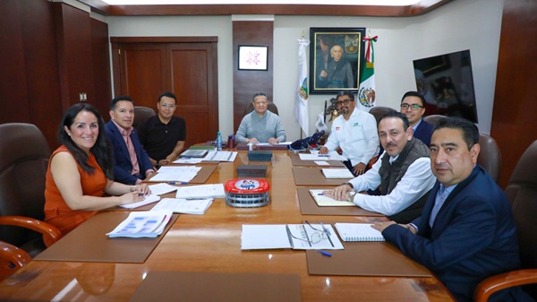Julio Menchaca coordina acciones con CFE para garantizar servicio eléctrico en Hidalgo