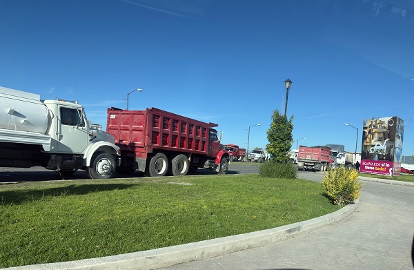 Constructora denuncia presunto esquema de acarreos inexistentes tras paro de transportistas