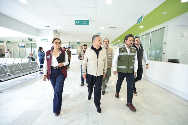 Julio Menchaca y Zoé Robledo verifican avance del Hospital General de Zona de Tula