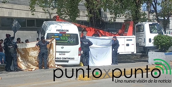 Muere mujer tras choque entre combi y camioneta de valores en Tula