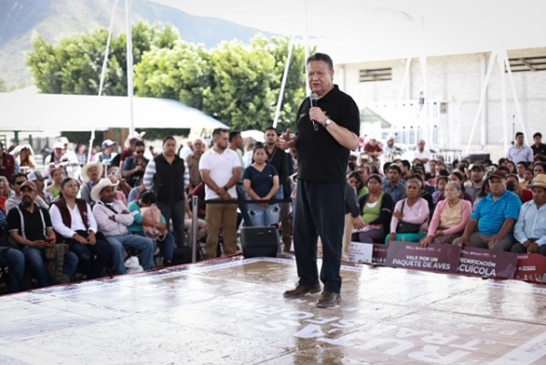 Menchaca Salazar favorece desarrollo de Metztitlán con más de 212 millones de pesos para infraestructura