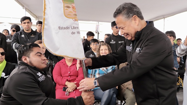 Julio Menchaca abandera a paratletas rumbo a la Conade 2026