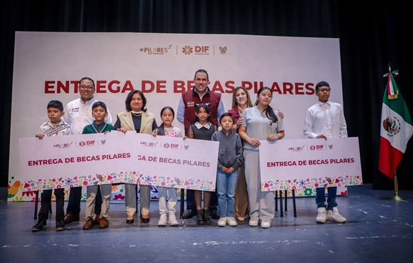 Brinda DIF Hidalgo becas para apoyar la economía familiar de niñas, niños y adolescentes usuarios de PILARES