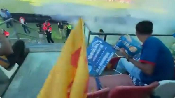 Aficionados denuncian quemaduras tras pirotecnia en el San Luis vs Chivas; Protección Civil atendió a tres